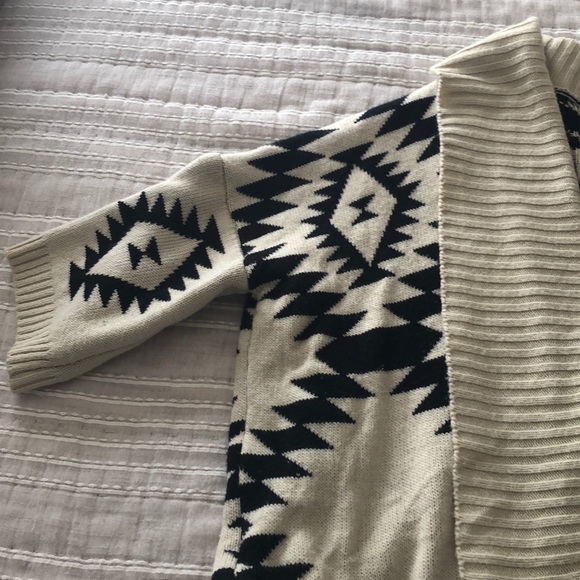 Aztec Pattern Cardigan - Picture 3 of 4